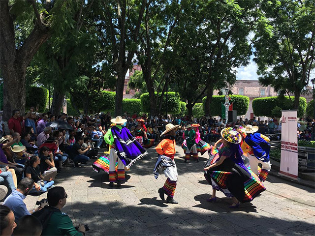 Se vivió a México en la Plaza de Armas con música y danza