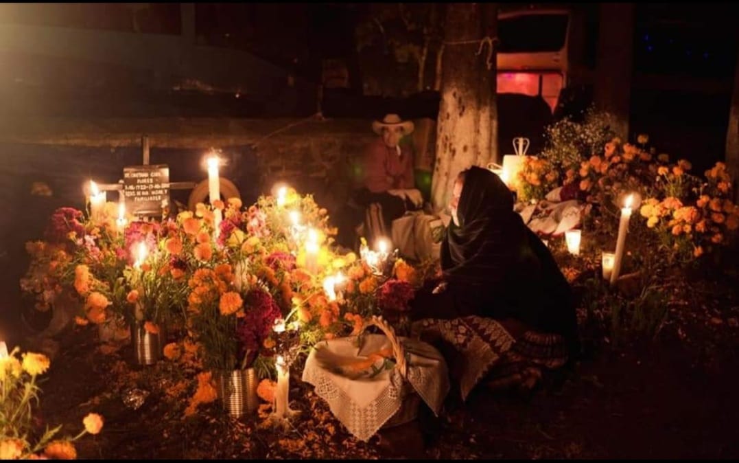 DIF invita a vivir con respeto la tradición de Noche de Muertos en Michoacán