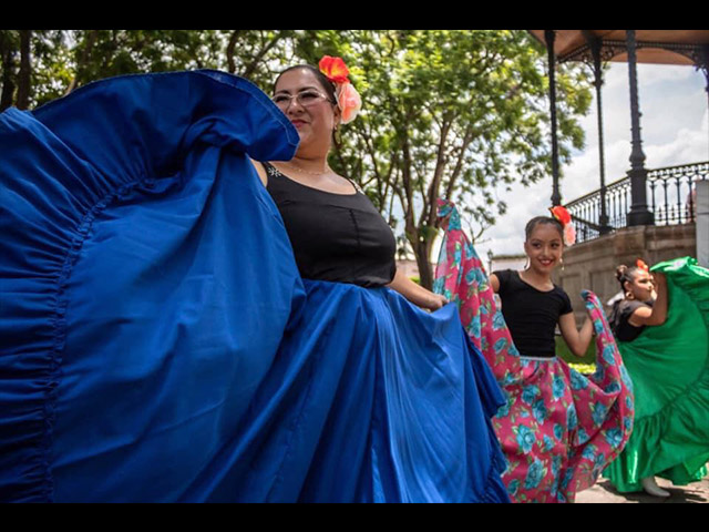 Música y danza reúnen a morelianos en Plaza de Armas