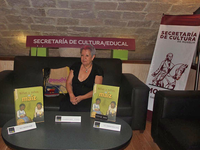 Presentan el libro Niñas y niños de Maíz