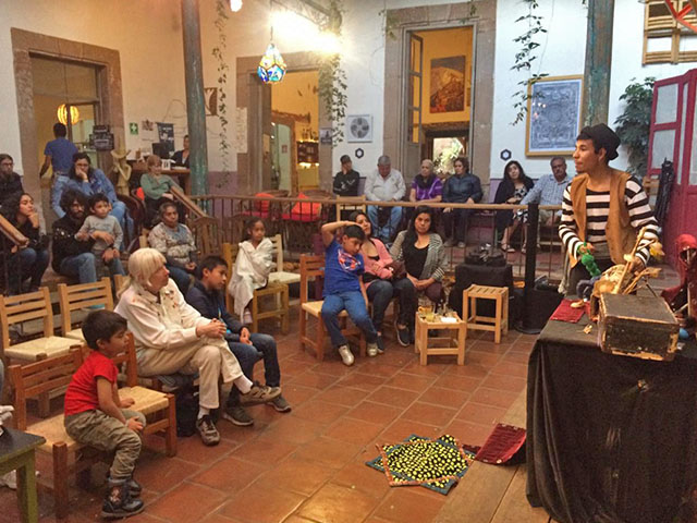 "Lo que nosotros pretendemos es cultivar convivencia, cultura de paz, comercio justo": La Jacaranda Cultural