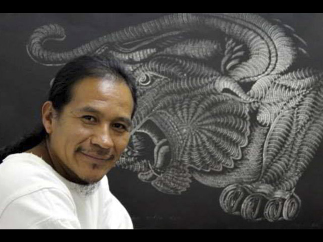 La explotación comercial de la flora y la fauna motivan la obra del artista Olegario Hernández