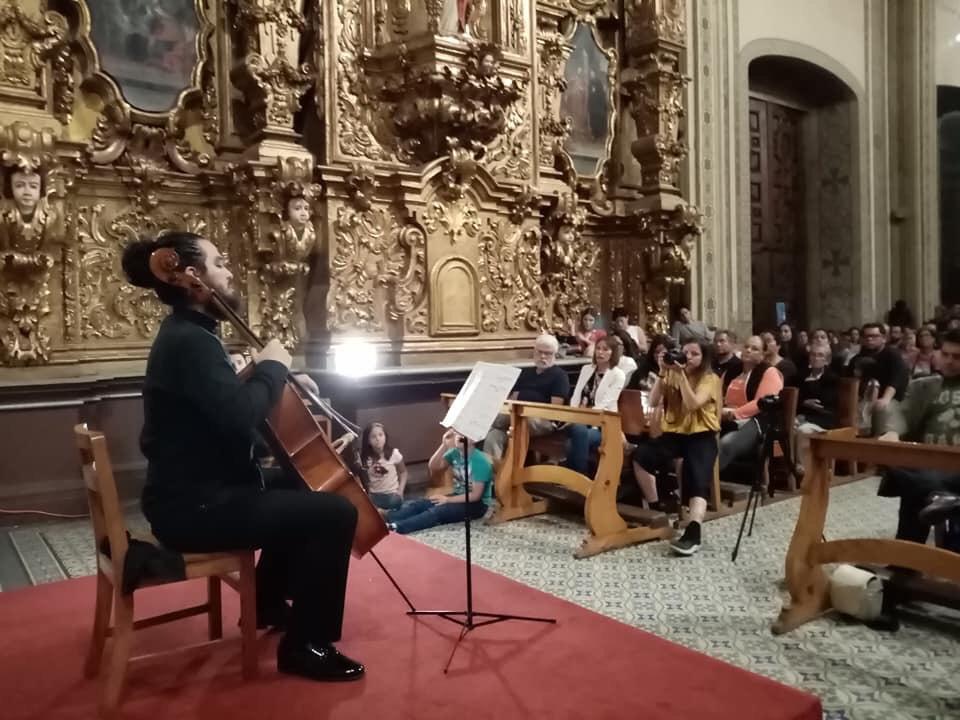 El sonido del violonchelo llegó al templo Santa Rosa de Lima