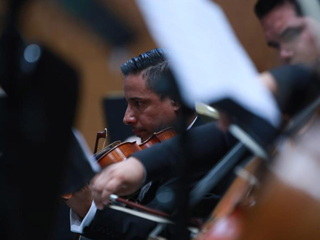 Román Revueltas se estrenó como director de la Orquesta Sinfónica de Michoacán