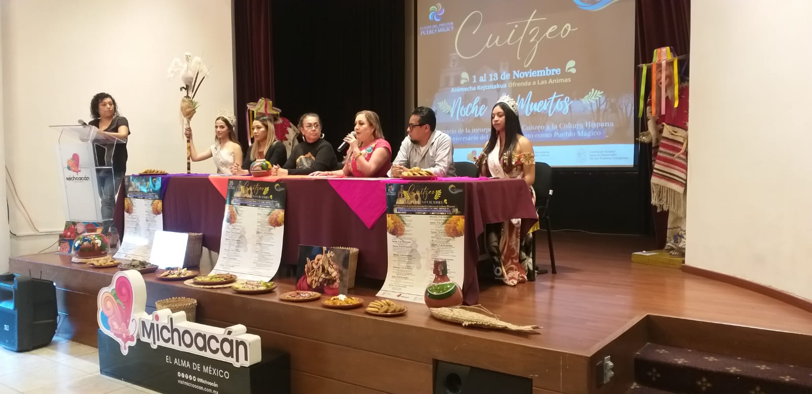 Cuitzeo celebra Noche de Muertos e incorporación a la cultura hispánica