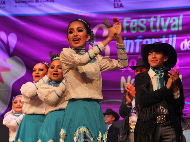Unidos por las tradiciones niñas y niños cierran el Festival Infantil del Folklore Nacional